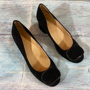 Naturalized black block heel shoes sz6M